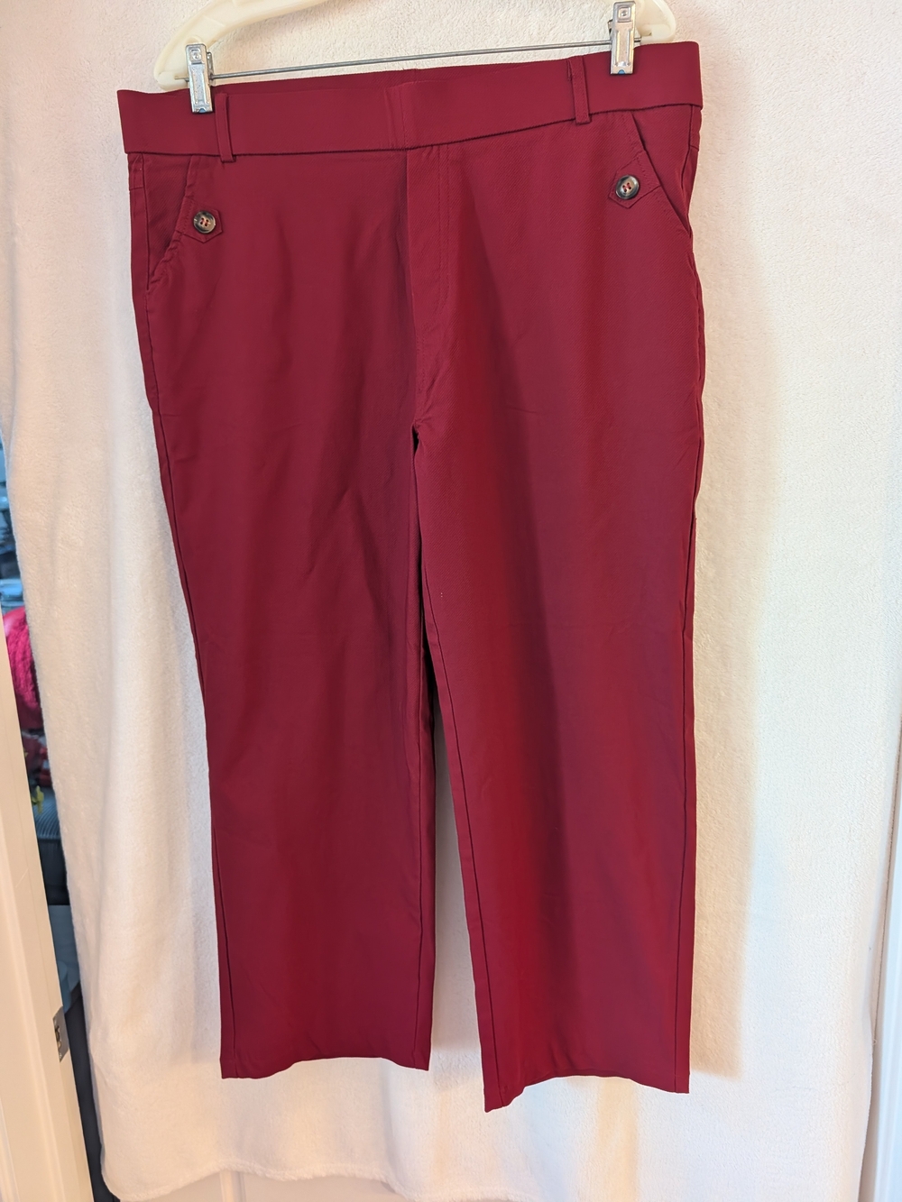 Women's Classic capris in Deep Wine